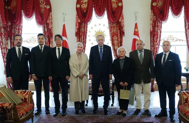 baskan-erdogan-adnan-menderes-ve-dava-arkadaslarinin-ailelerini-kabul-etti-1779791190041.jpg Başkan Erdoğan Adnan Menderes ve dava arkadaşlarının ailelerini kabul etti