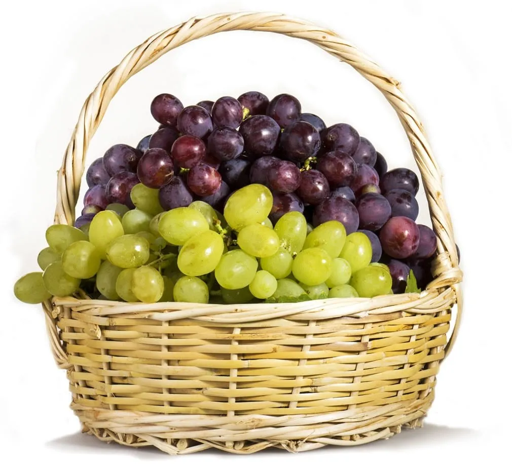 Можно кормящим виноград. Виноград в корзине. Корзинка с виноградом. Корзина с фруктами. Корзина с фруктами для детей.