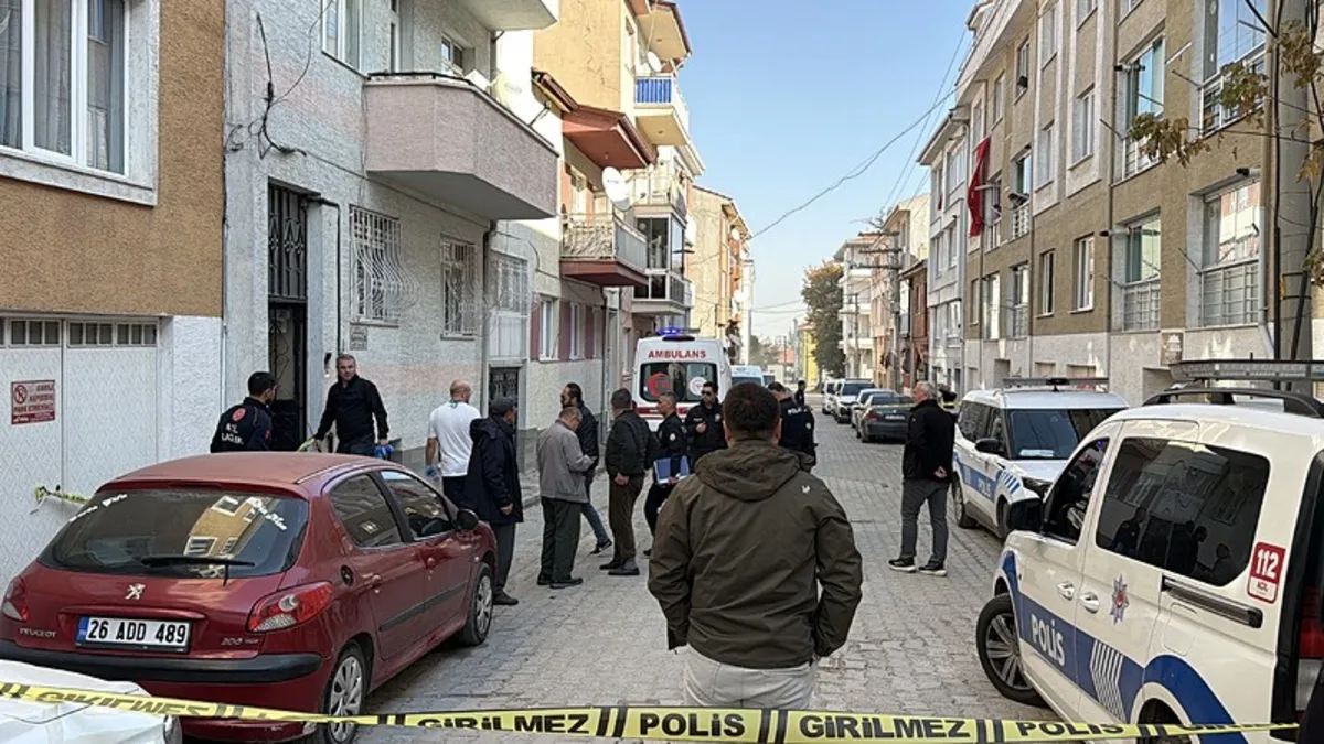 Engelli annesi boğazı kesilmiş halde bulundu