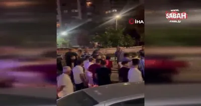 Adana’da otomobil sinyalizasyon direğine çarpıp kaldırıma çıktı: 4 yaralı | Video