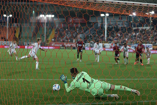 alanyaspor-zorlu-macta-samsunsporu-tek-golle-devirdi-1745262190482.jpg