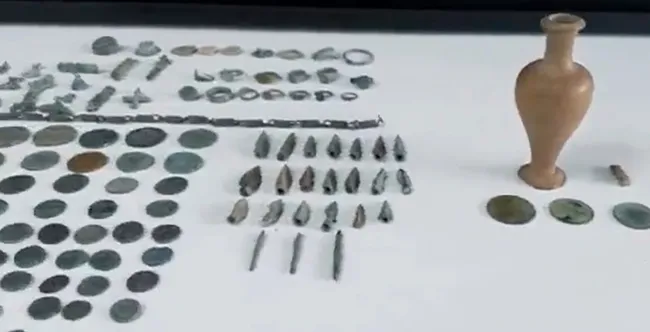 bakan-ersoy-duyurdu-9-ilde-tarihi-eser-operasyonu-500den-fazla-kultur-varligi-ele-gecirildi-1778869692813.jpg