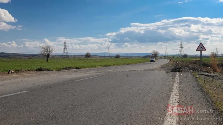 Yollar 4 metre kaydı! Bölge havadan böyle görüntülendi: Deprem en çok orayı vurdu