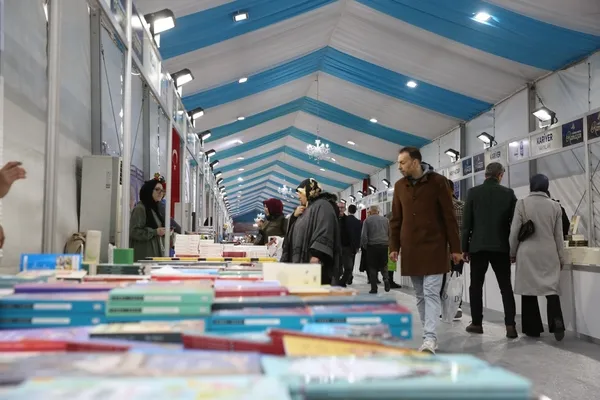 geleneksel-kitap-fuari-ramazan-ayinda-kapilarini-acti-1710171828937.jpg