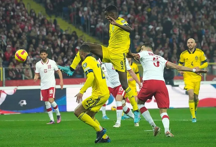 Robert Lewandowski, Zlatan Ibrahimovic’i devirdi! Polonya Dünya Kupası bileti aldı