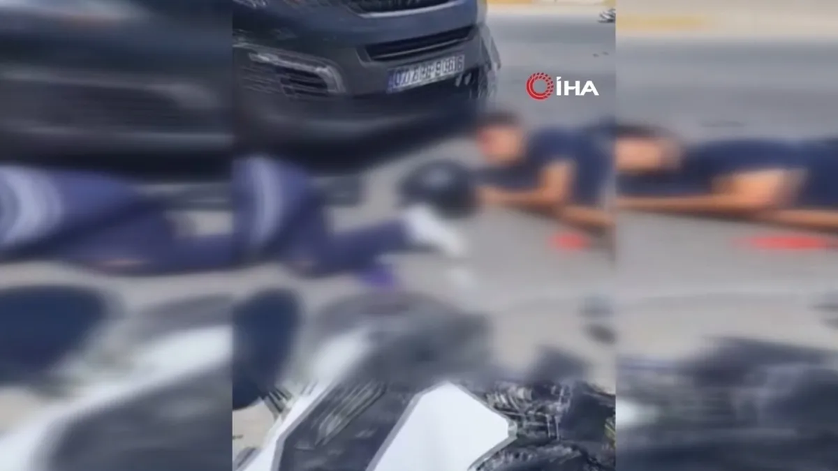 Alanya’da minibüs ile motosiklet çarpıştı: 1’i ağır 2 yaralı