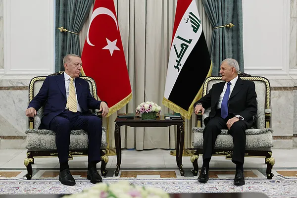 baskan-erdoganin-irak-ziyareti-teror-destekcilerini-kudurttu-pkk-yandaslarini-korku-ve-panik-sardi-1713789382479.jpg Başkan Erdoğan'ın Irak ziyareti terör destekçilerini kudurttu: PKK yandaşlarını korku ve panik sardı!