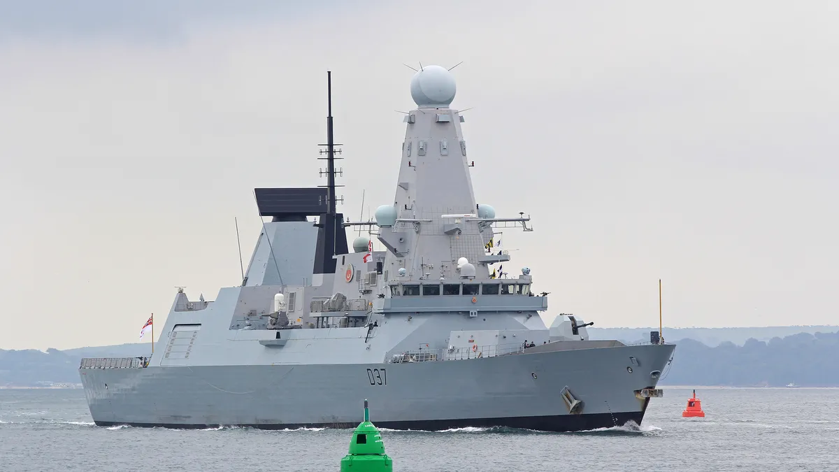 İngiliz basınından çarpıcı iddia: İngiltere Kıbrıs’a savaş gemisi göndermeye hazırlanıyor! İngiliz basınından çarpıcı iddia: İngiltere Kıbrıs’a savaş gemisi göndermeye hazırlanıyor!