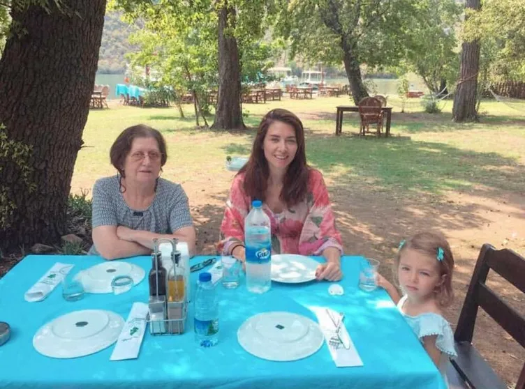 Nefise Karatay’dan yürek yakan itiraf: O an çocukluğunuzu kaybediyorsunuz…