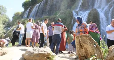 Girlevik Şelalesi, yerli ve yabancı turistlerin akınına uğruyor
