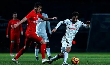 Beşiktaş’ta iki oyuncuyla yollar ayrılıyor