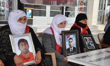 HDP önünde eylem yapan anneler, Taksim'deki terör saldırısını kınadı #mus