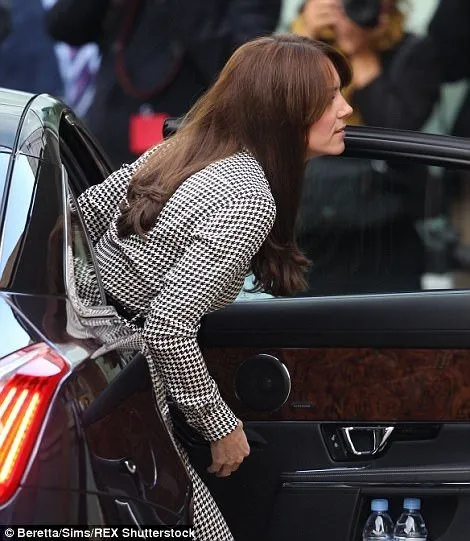 Kate Middleton Ralph Lauren elbisesiyle göz kamaştırdı