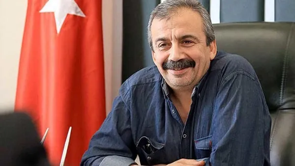 son-dakika-hdp-6li-koalisyona-kurt-sorunu-icin-rotayi-cizdi-imrali-ve-kandil-olmadan-olmaz-1681909325822.jpg Son dakika: HDP, 6'lı koalisyona Kürt sorunu için rotayı çizdi: İmralı ve Kandil olmadan olmaz...