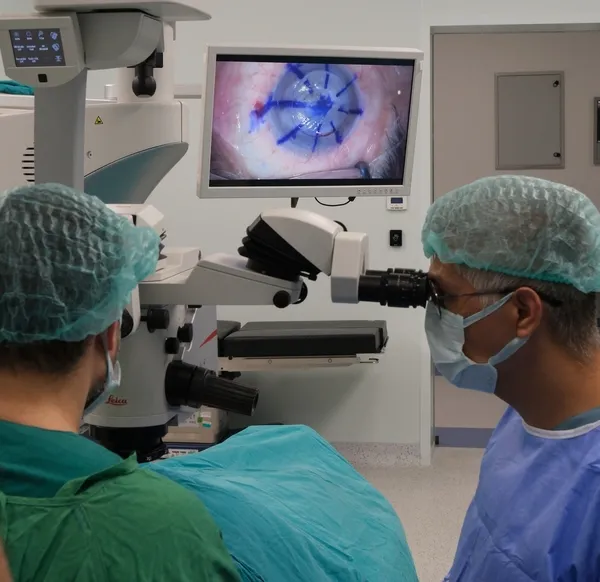 ilk-kez-gerceklestirilen-kornea-nakli-basariyla-tamamlandi-1771838887363.jpg