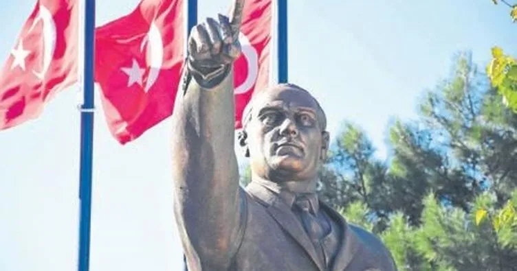 Atatürk heykeli yeniden yapıldı