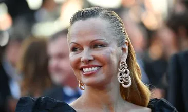 Pamela Anderson güzelliğiyle büyüledi