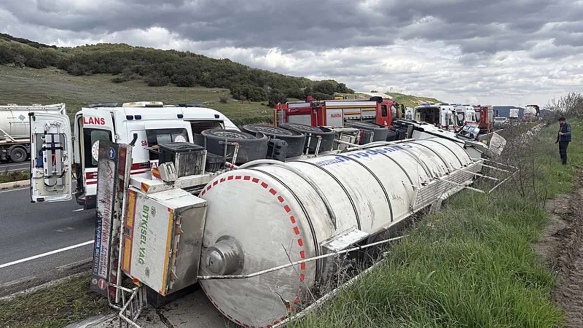 Manisa'da tanker kazası: 1’i ağır, 3 kişi yaralandı