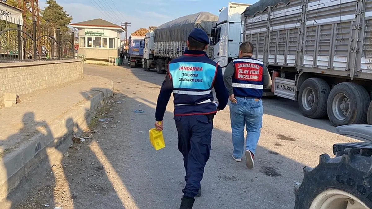 Elazığ’da fabrika önünde sıra kavgası: 3 kişi yaralandı! Elazığ’da fabrika önünde sıra kavgası: 3 kişi yaralandı!
