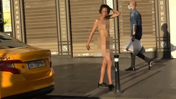 İstanbul’da inanılmaz olay: Kadın turist Taksim Meydanı’nda soyunup çıplak gezdi!
