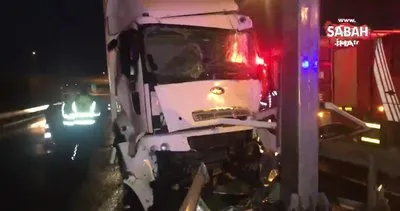 Kuzey Marmara’da kaza: Yol ayrımı tabelasına çarpan tırın sürücüsü yaralandı | Video