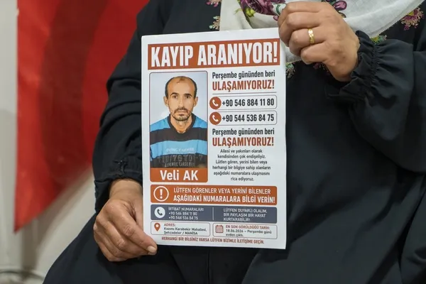 manisada-veli-ak-kayiplara-karisti-ailesi-her-yerde-onu-ariyor-ben-gidiyorum-diyerek-cikti-bir-daha-donmedi-1782376081561.jpg