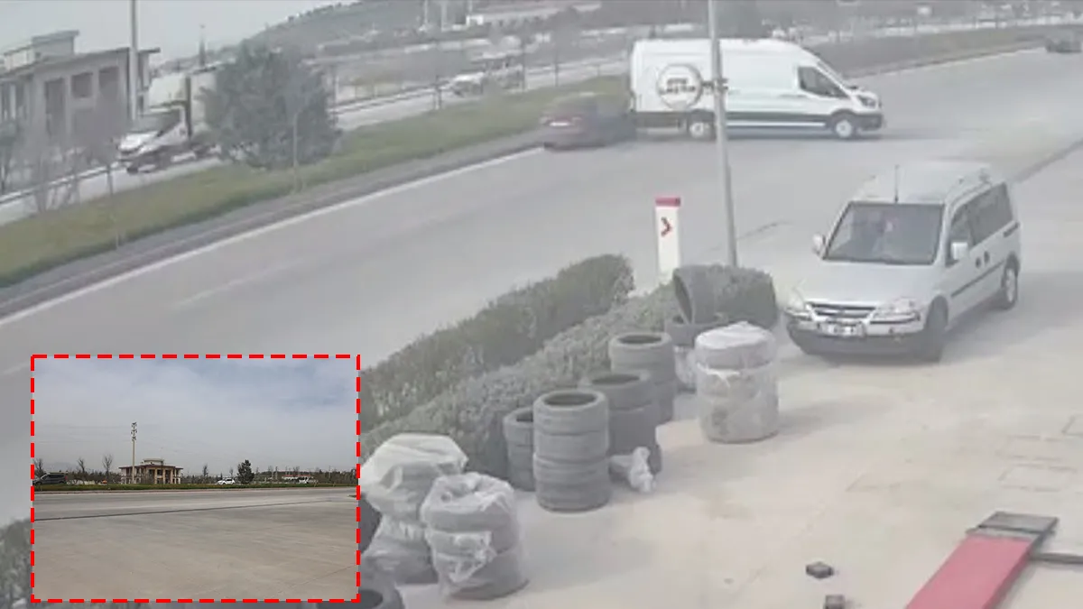 Konya’da sürücüsüz minibüs dehşeti! Ortalığı birbirine katan kaza anbean kamerada: El frenini çekmeyi unutunca… Konya’da sürücüsüz minibüs dehşeti! Ortalığı birbirine katan kaza anbean kamerada: El frenini çekmeyi unutunca…