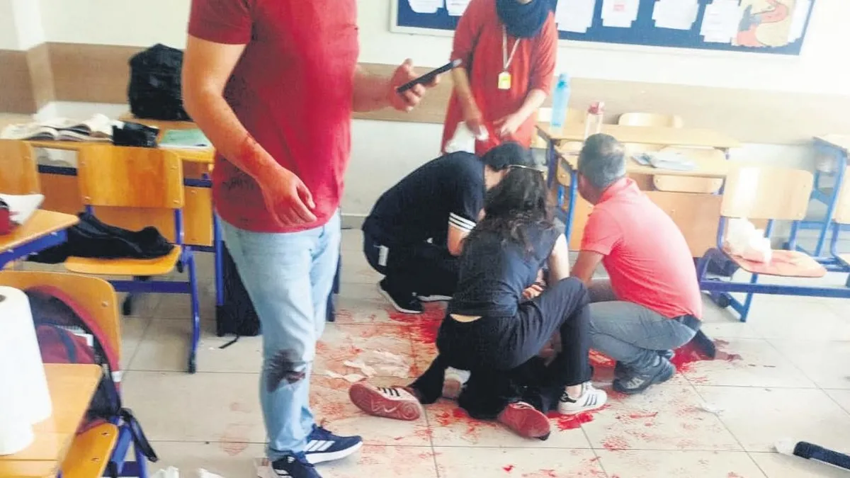 Okulda kelebek bıçaklı dehşet