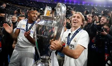 Luka Modric 1 yıl daha Real Madrid’de! 10 sezonu devirdi