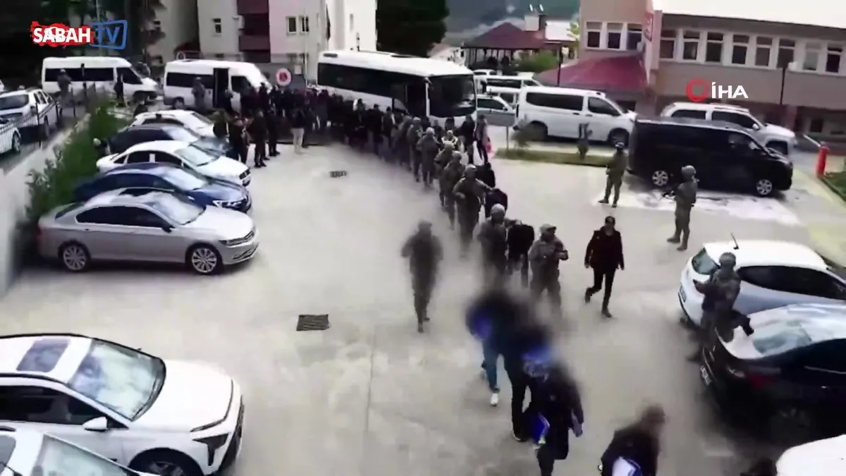 Artvin merkezli 22 ilde organize suç operasyonu: 23 tutuklama | Video videosunu izle Artvin merkezli 22 ilde organize suç operasyonu: 23 tutuklama | Video videosunu izle