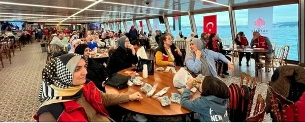 istanbulda-misafir-edilen-gazzeliler-icin-bogaz-turu-duzenlendi-1727797531826.jpg