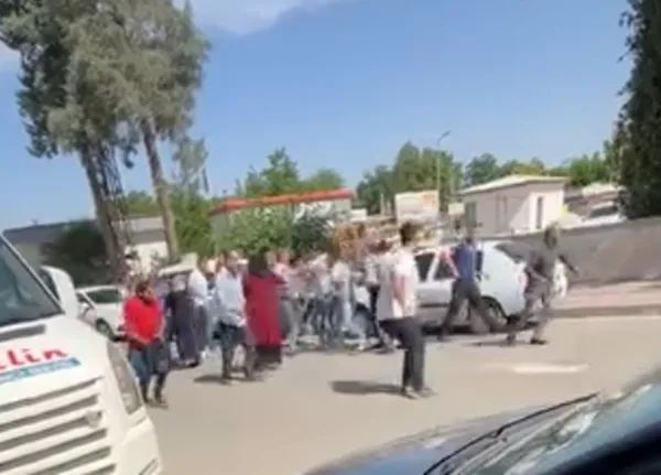 birecik-adliyesi-onunde-akraba-kavgasi-5-kisi-yaralandi-1747740409740.jpg