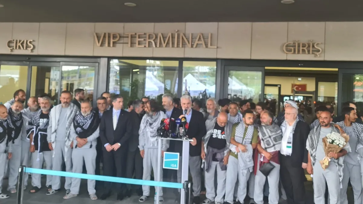 İsrail’in alıkoyduğu Küresel Sumud Filosu aktivistleri İstanbul’a geldi İsrail’in alıkoyduğu Küresel Sumud Filosu aktivistleri İstanbul’a geldi