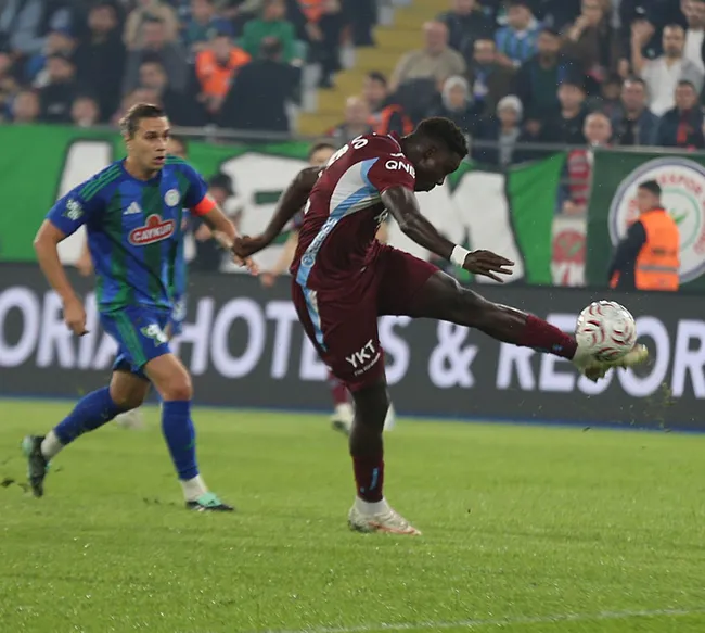 son-dakika-firtinadan-muhtesem-geri-donus-7-gollu-macta-kazanan-trabzonspor-1793037437730.jpg