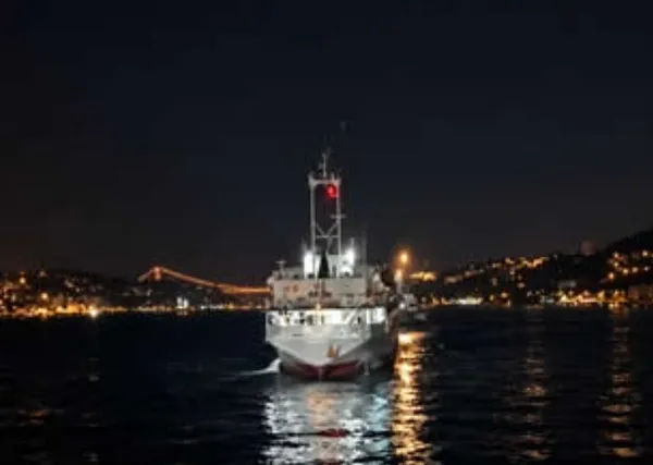 istanbul-bogazinda-arizalanan-kuru-yuk-gemisi-kurtarildi-1789982023083.jpg