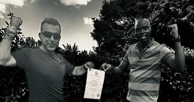 Hakkarili dağcı Kilimanjaro zirvesinde