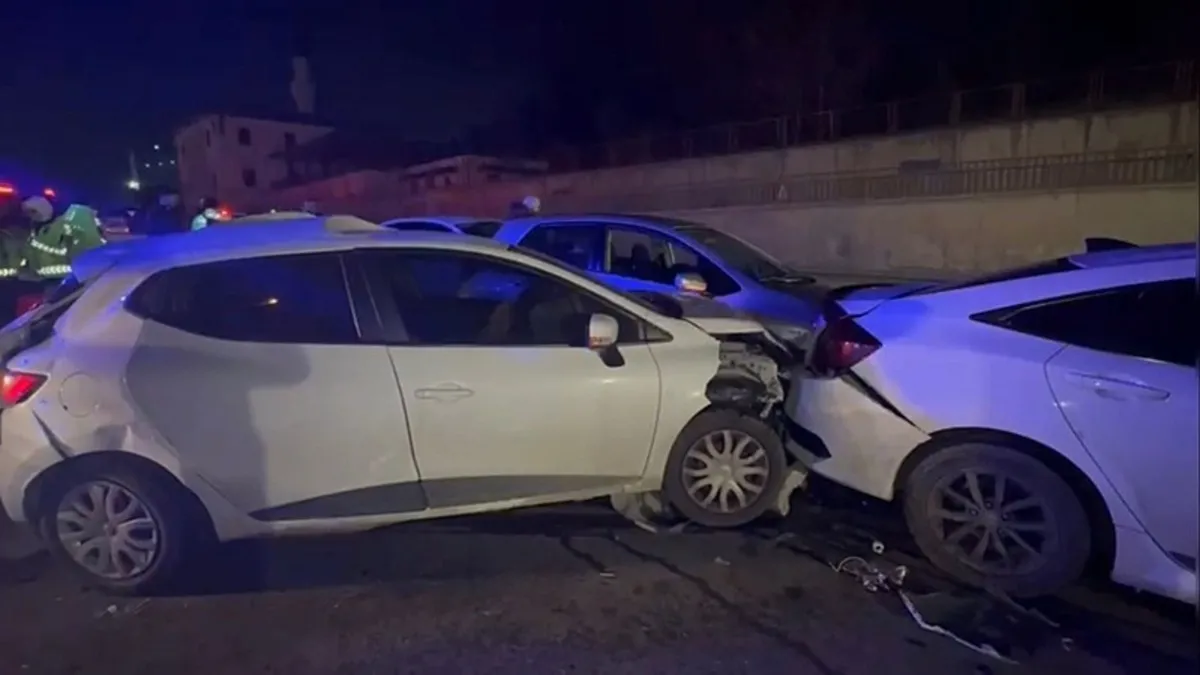 Çekmeköy’de zincirleme trafik kazası: 7 yaralı Çekmeköy’de zincirleme trafik kazası: 7 yaralı