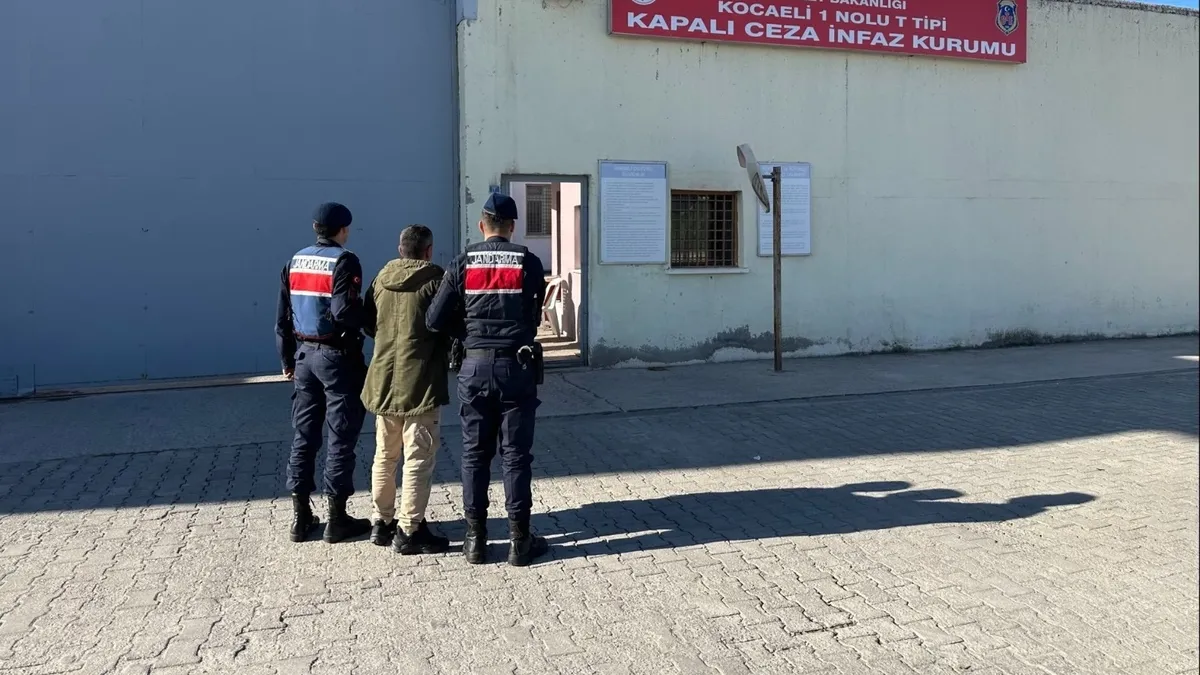 Kocaeli’de 25 yılla aranan firari operasyonla yakalandı Kocaeli’de 25 yılla aranan firari operasyonla yakalandı