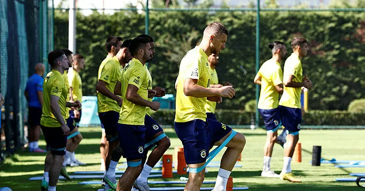Fenerbahçe, günü çift idmanla tamamladı
