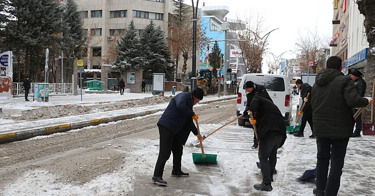 Van’da 255 yerleşim yeri ulaşıma kapandı
