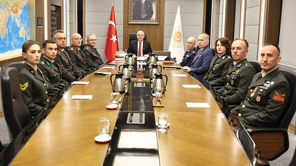 Milli Savunma Bakanı Yaşar Güler, Kara Kuvvetleri Komutanı Tokel’i kabul etti Milli Savunma Bakanı Yaşar Güler, Kara Kuvvetleri Komutanı Tokel’i kabul etti