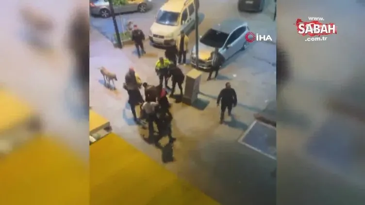 İzmir’de kavgaya müdahale eden polislere saldıran şahıs kamerada | Video