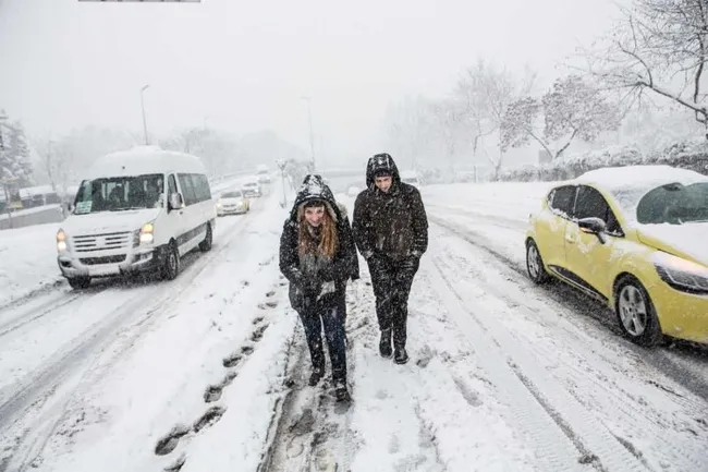son-dakika-meteorolojiden-istanbul-icin-kar-uyarisi-sicakliklar-0-dereceye-kadar-dusecek-o-gune-dikkat-1766641452874.jpeg