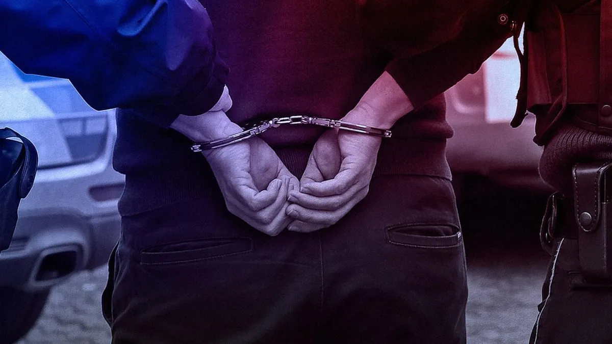 Ankara'da yasa dışı bahis operasyonu kapsamında polis ekiplerinin operasyon yaptığı an.