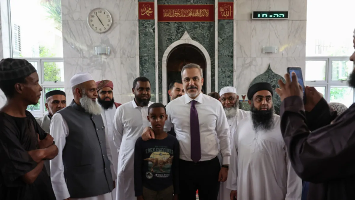 Dışişleri Bakanı Fidan, Güney Afrika'da Nur'ul Hamidiye Camii'ni ziyaret etti