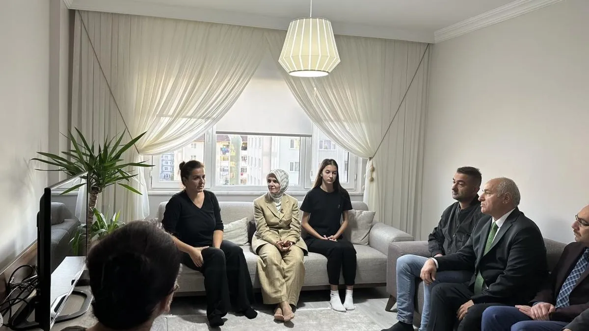 Bakan Göktaş'tan TUSAŞ'taki terör saldırısında şehit olanların ailelerine başsağlığı ziyareti