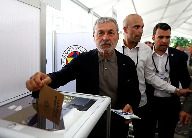 fenerbahcede-aykut-kocaman-toplantisi-1781335279905.jpg