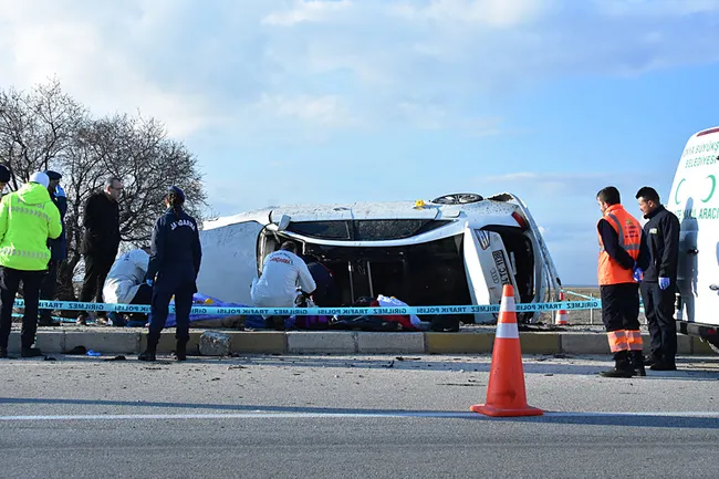 konyada-feci-kaza-otomobil-takla-atti-3-olu-1734011939826.jpeg