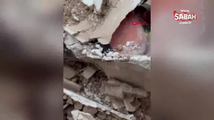 Ukrayna polisi enkaz altında kalan kadını böyle kurtardı | Video