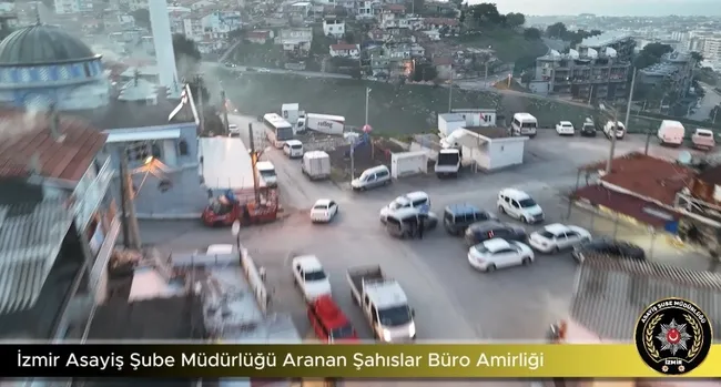 izmirde-95-adrese-operasyon-133-supheli-gozaltina-alindi-1752299406704.jpg
